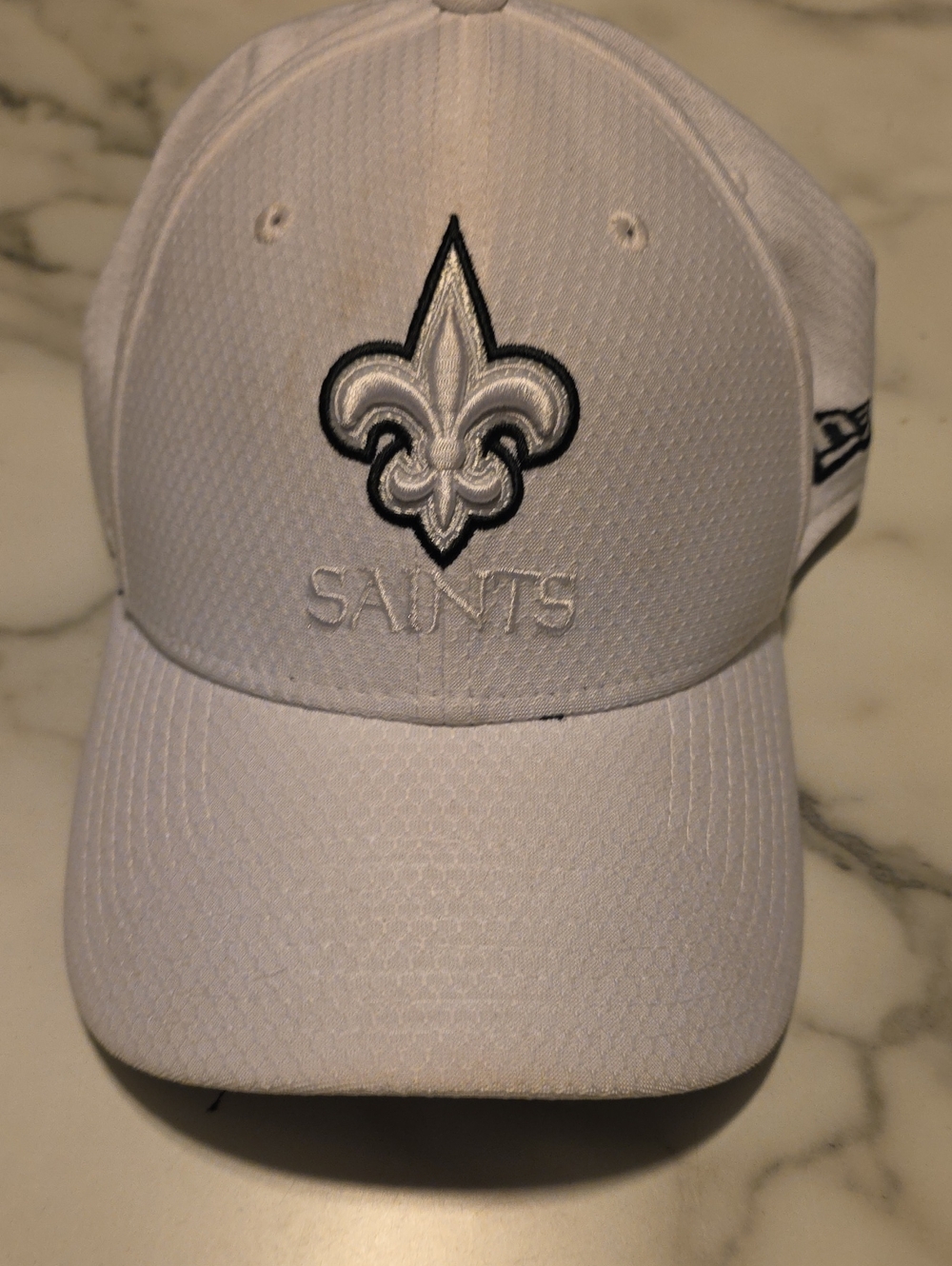 NFL New Era 39THIRTY Black and White Interior Cap